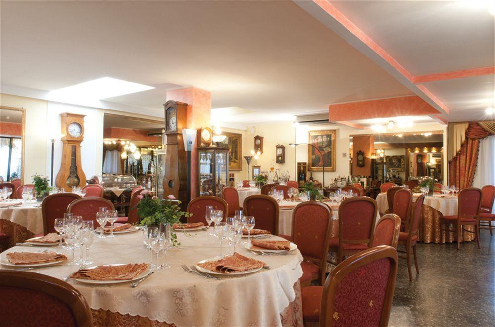 Hotel La Bussola Novara Exteriör bild